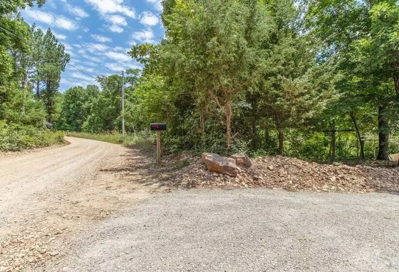 Serene Yellville Retreat W/ Hot Tub On 85 Acres