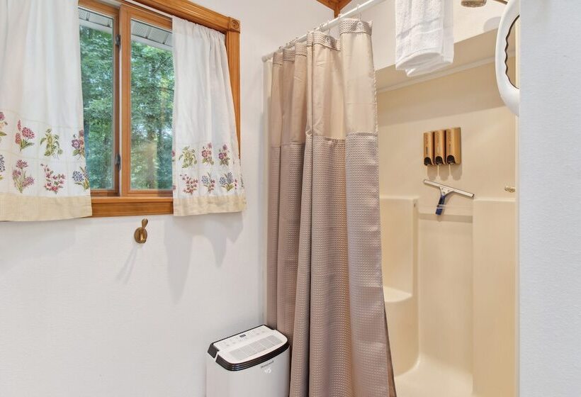 Serene Yellville Retreat W/ Hot Tub On 85 Acres