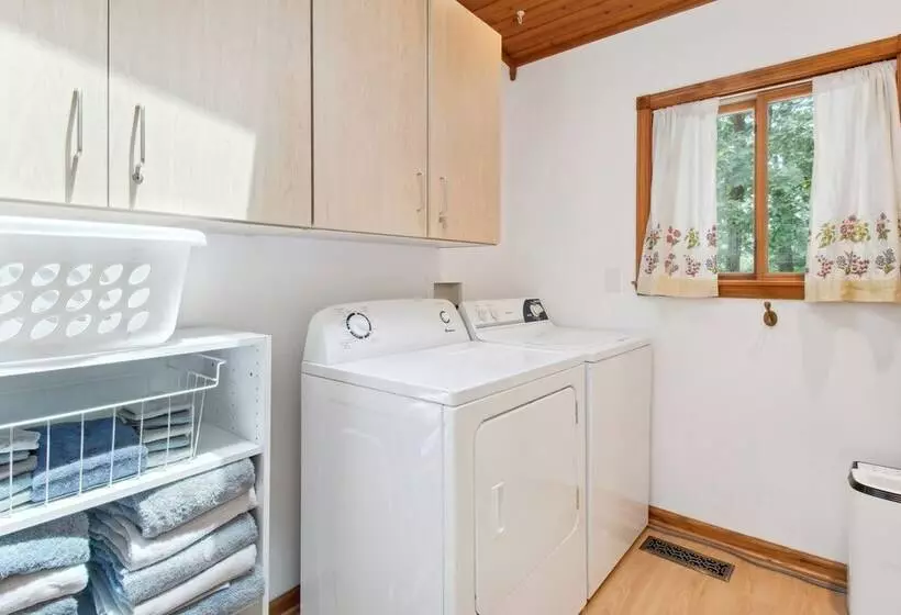 Serene Yellville Retreat W/ Hot Tub On 85 Acres