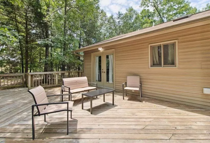 Serene Yellville Retreat W/ Hot Tub On 85 Acres