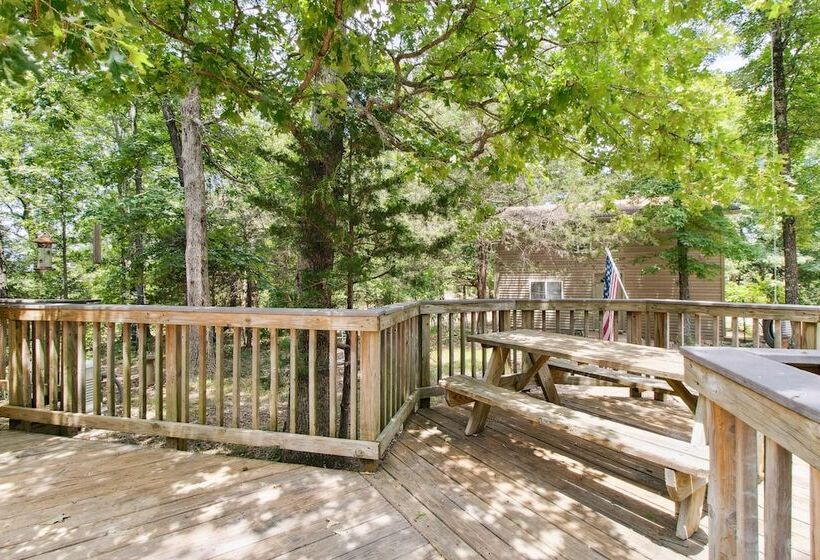 Serene Yellville Retreat W/ Hot Tub On 85 Acres