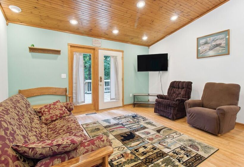 Serene Yellville Retreat W/ Hot Tub On 85 Acres