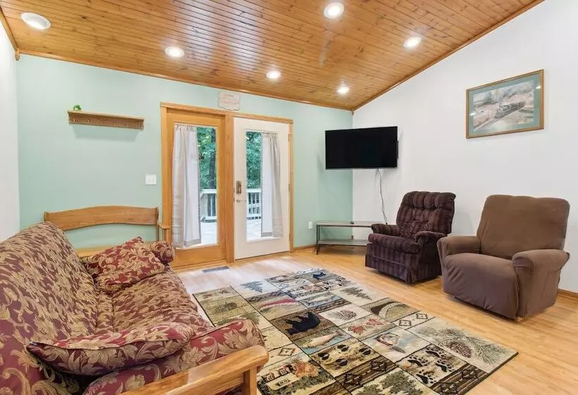 Serene Yellville Retreat W/ Hot Tub On 85 Acres