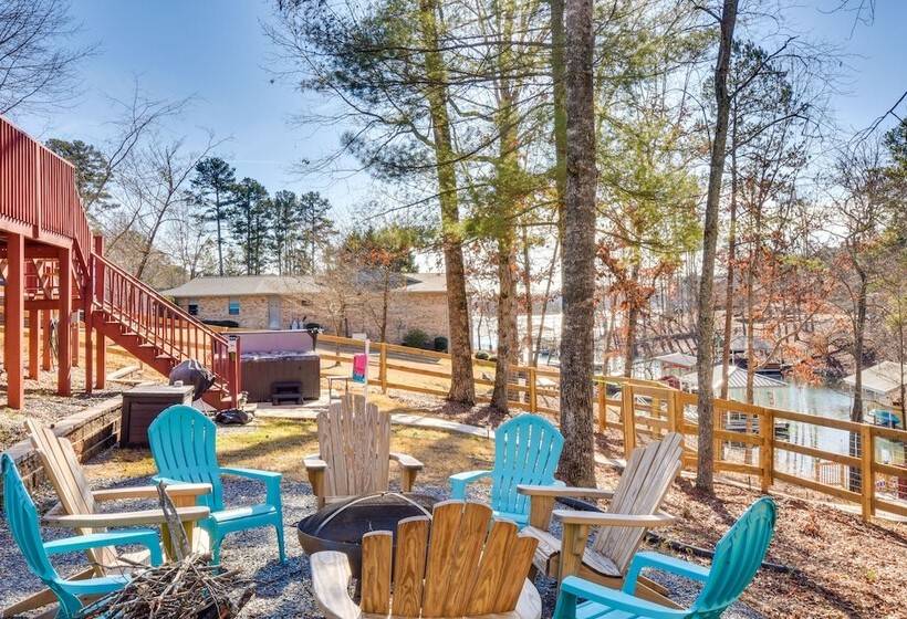 South Carolina Retreat W/ Fireplace & Lake Access!