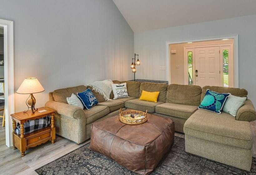 South Carolina Retreat W/ Fireplace & Lake Access!