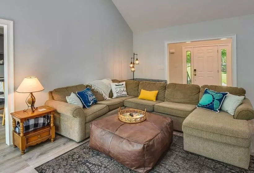 South Carolina Retreat W/ Fireplace & Lake Access!