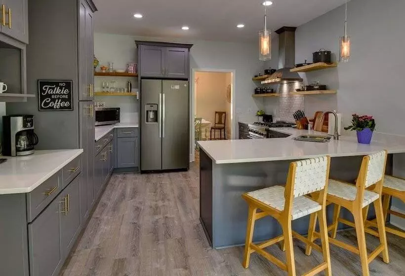 South Carolina Retreat W/ Fireplace & Lake Access!