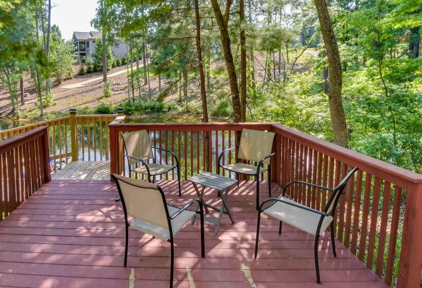 South Carolina Retreat W/ Fireplace & Lake Access!