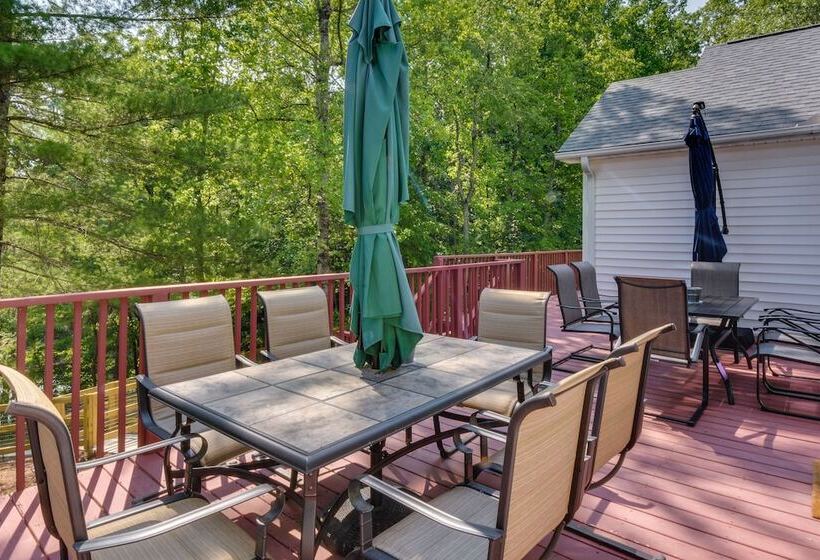 South Carolina Retreat W/ Fireplace & Lake Access!