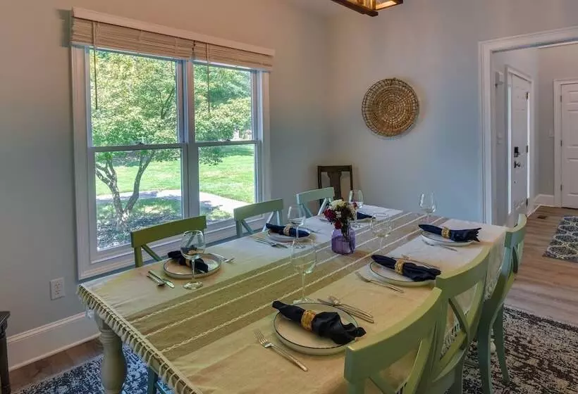 South Carolina Retreat W/ Fireplace & Lake Access!