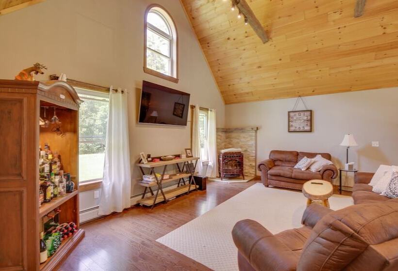 Spacious Cabin W/ Private Dock On Thompson Lake