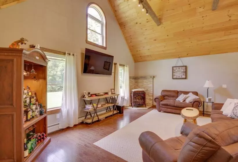 Spacious Cabin W/ Private Dock On Thompson Lake