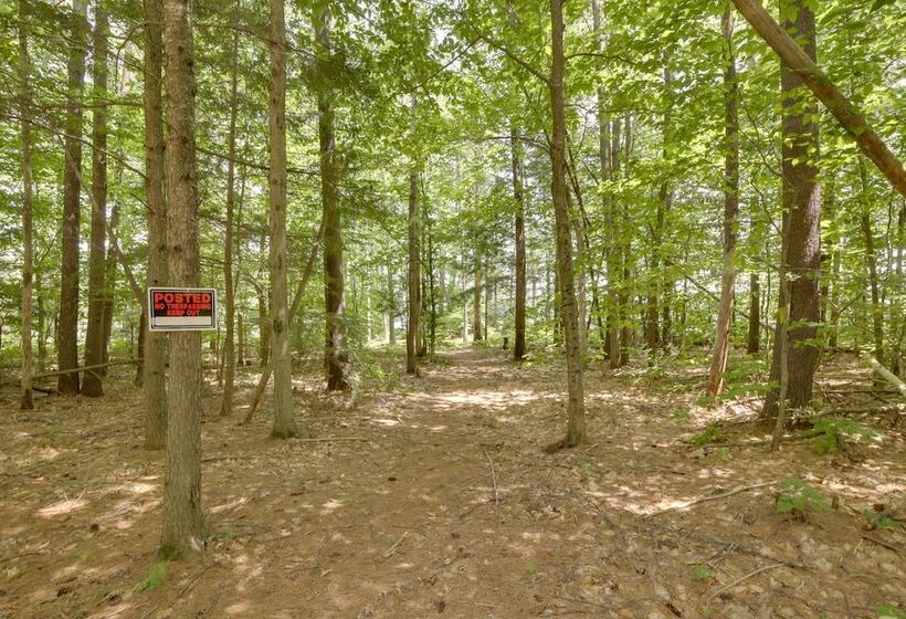 Spacious Cabin W/ Private Dock On Thompson Lake