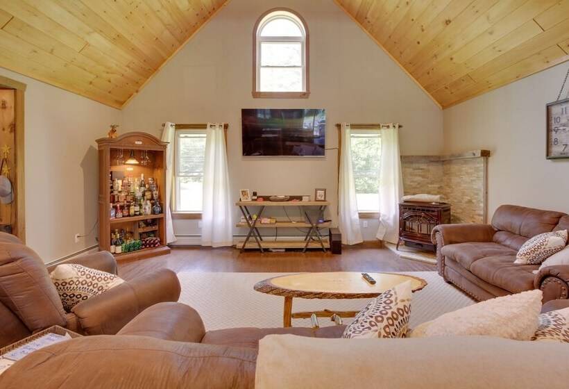 Spacious Cabin W/ Private Dock On Thompson Lake