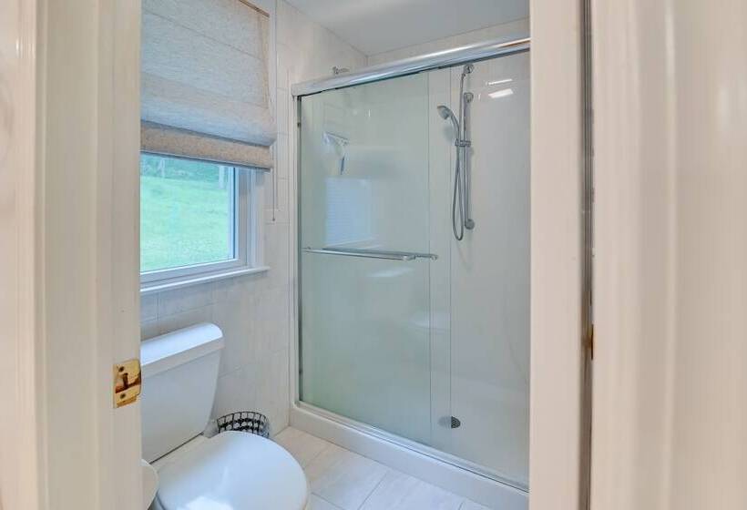 Lakefront Canandaigua Home W/ Dock & Kayak!