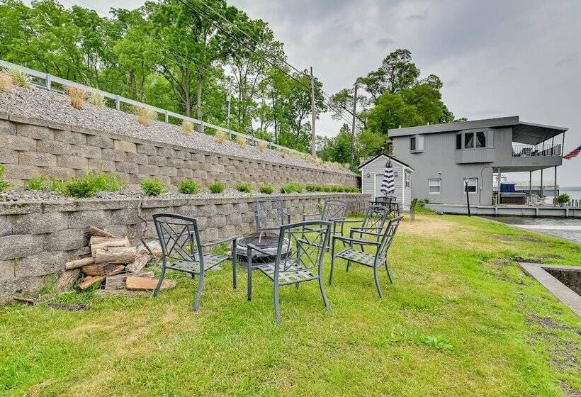 Lakefront Canandaigua Home W/ Dock & Kayak!
