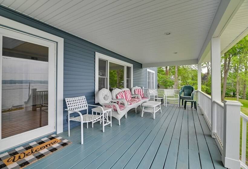 Lakefront Canandaigua Home W/ Dock & Kayak!