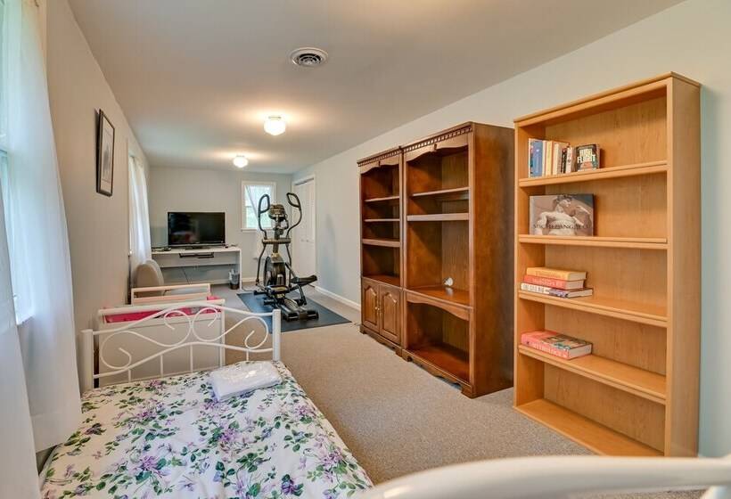 Lakefront Canandaigua Home W/ Dock & Kayak!