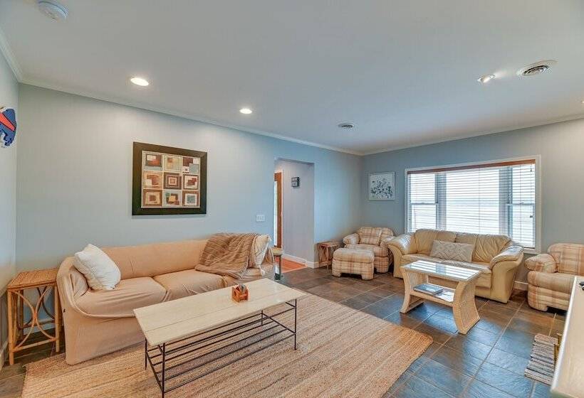 Lakefront Canandaigua Home W/ Dock & Kayak!