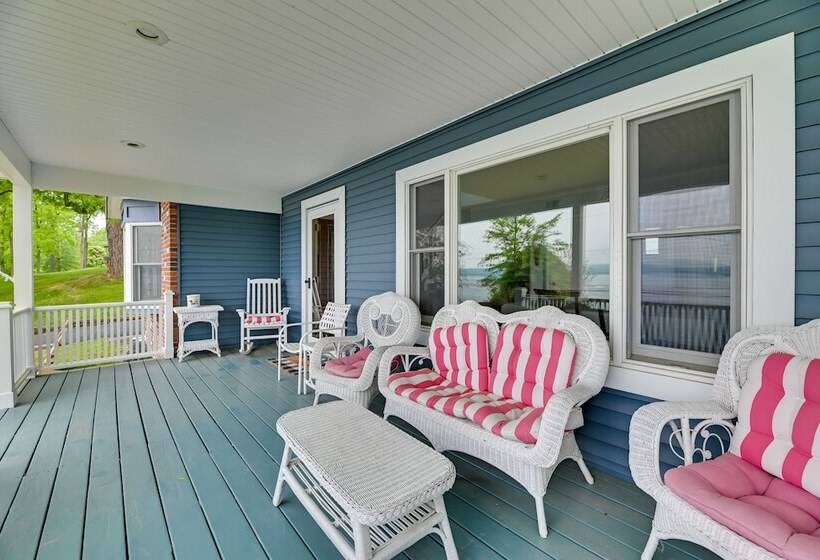 Lakefront Canandaigua Home W/ Dock & Kayak!