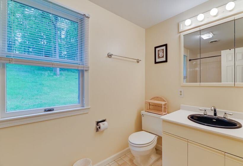 Lakefront Canandaigua Home W/ Dock & Kayak!