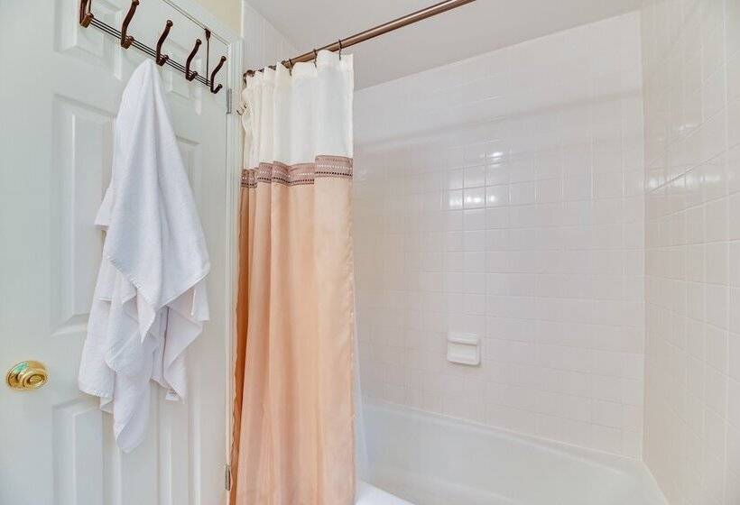 Lakefront Canandaigua Home W/ Dock & Kayak!