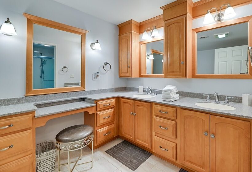 Lakefront Canandaigua Home W/ Dock & Kayak!