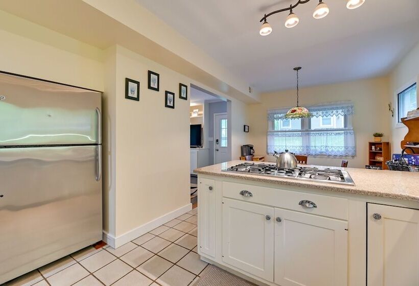 Lakefront Canandaigua Home W/ Dock & Kayak!