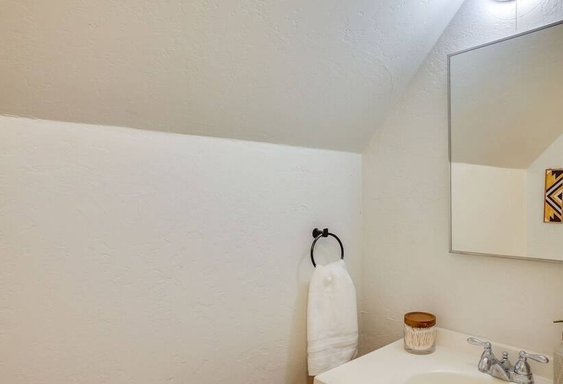 Spirit Lake Home W/ Fenced Yard: 1 Mi To Water!