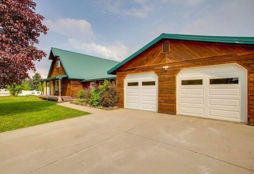 Spirit Lake Home W/ Fenced Yard: 1 Mi To Water!