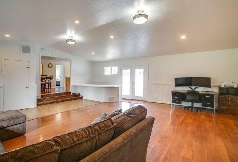 Spirit Lake Home W/ Fenced Yard: 1 Mi To Water!