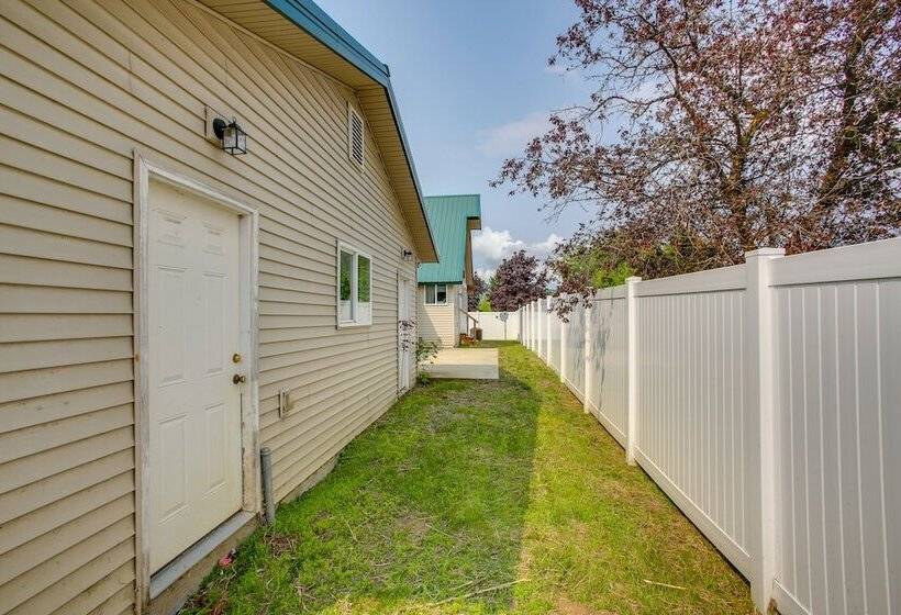 Spirit Lake Home W/ Fenced Yard: 1 Mi To Water!