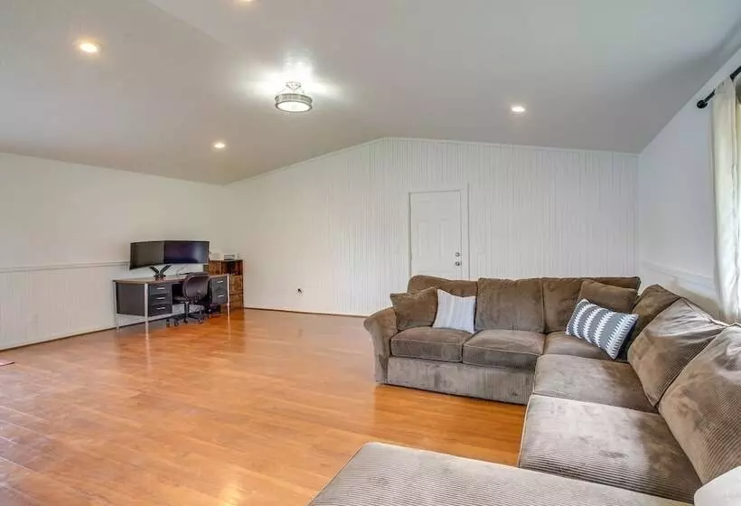 Spirit Lake Home W/ Fenced Yard: 1 Mi To Water!