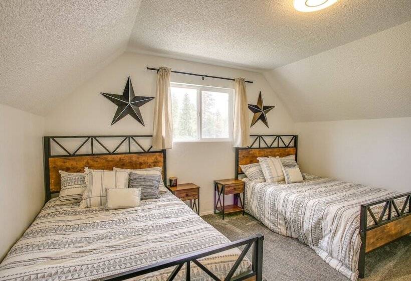 Spirit Lake Home W/ Fenced Yard: 1 Mi To Water!