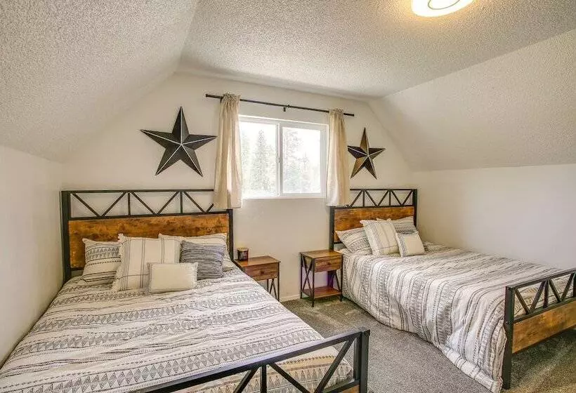 Spirit Lake Home W/ Fenced Yard: 1 Mi To Water!