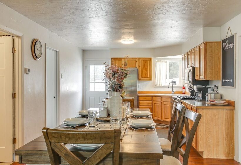 Spirit Lake Home W/ Fenced Yard: 1 Mi To Water!