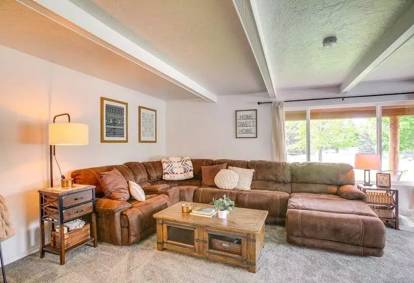 Spirit Lake Home W/ Fenced Yard: 1 Mi To Water!