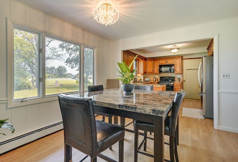 Stunning Au Gres Retreat W/ Grill < 1 Mi To Marina