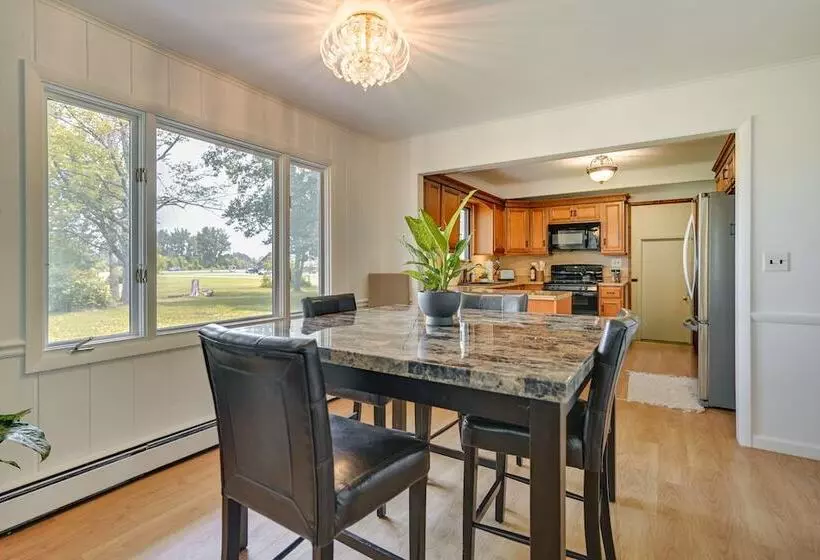 Stunning Au Gres Retreat W/ Grill < 1 Mi To Marina