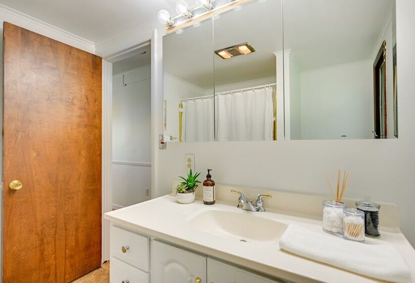 Stunning Au Gres Retreat W/ Grill < 1 Mi To Marina