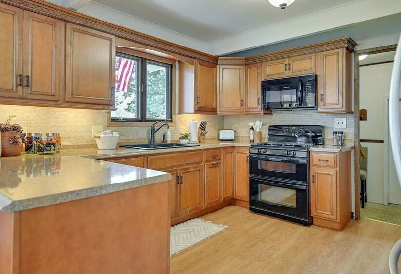 Stunning Au Gres Retreat W/ Grill < 1 Mi To Marina