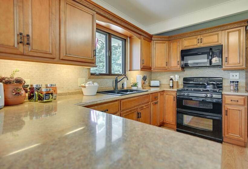 Stunning Au Gres Retreat W/ Grill < 1 Mi To Marina