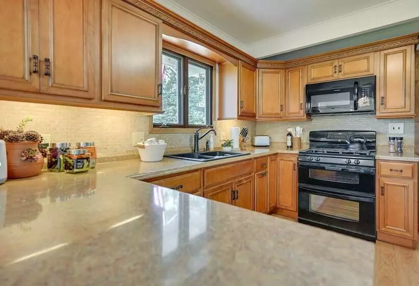Stunning Au Gres Retreat W/ Grill < 1 Mi To Marina