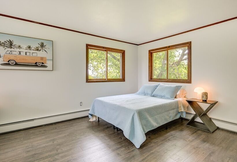 Stunning Au Gres Retreat W/ Grill < 1 Mi To Marina