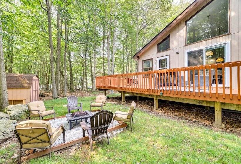 Tobyhanna Retreat W/ Deck, Pool + Lake Access!