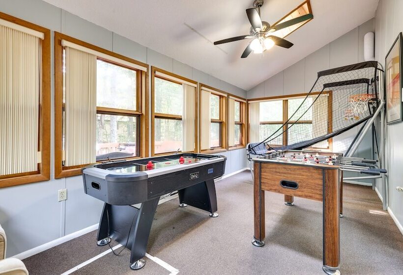 Tobyhanna Retreat W/ Deck, Pool + Lake Access!