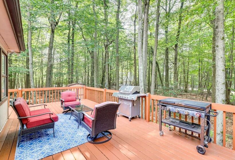 Tobyhanna Retreat W/ Deck, Pool + Lake Access!