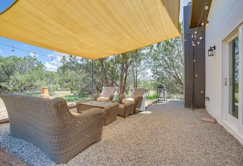 Tranquil Edgewood Retreat With Patio & Grill!