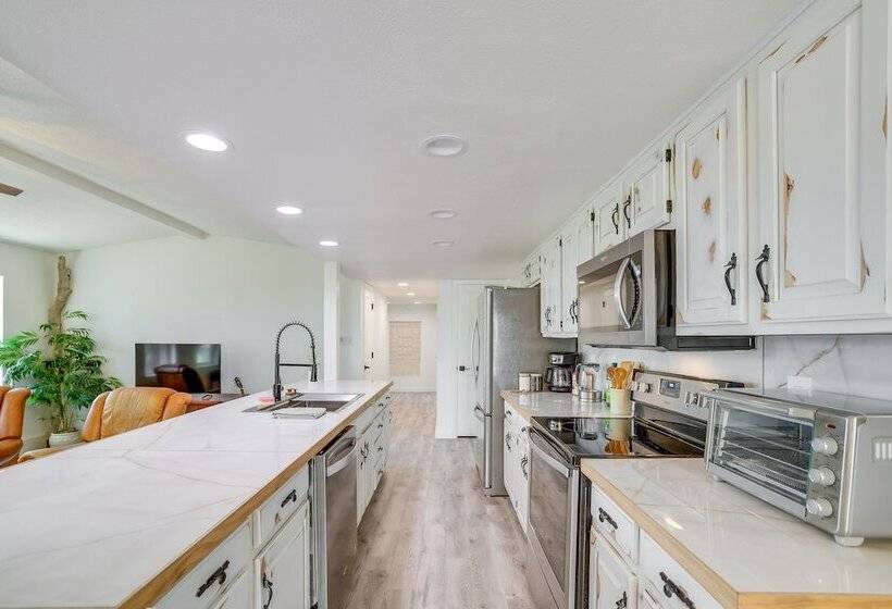 Tranquil Edgewood Retreat With Patio & Grill!