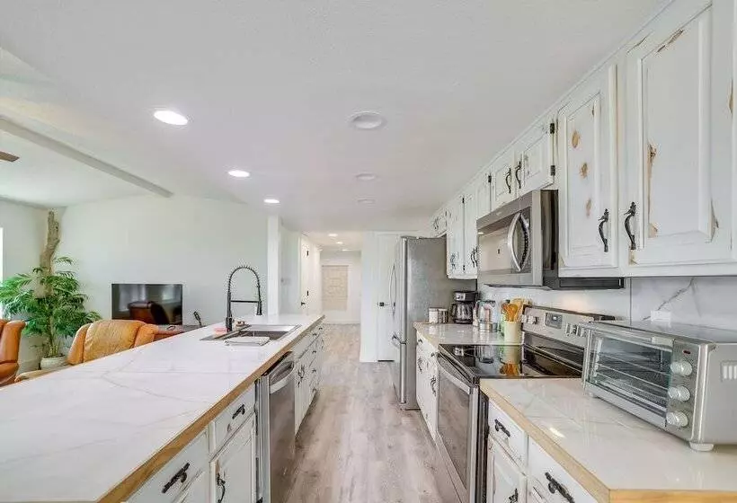 Tranquil Edgewood Retreat With Patio & Grill!